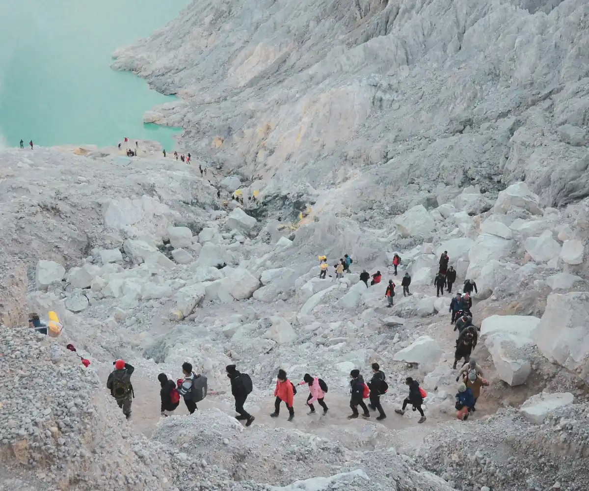 Trekkers walking along the Ijen crater rim