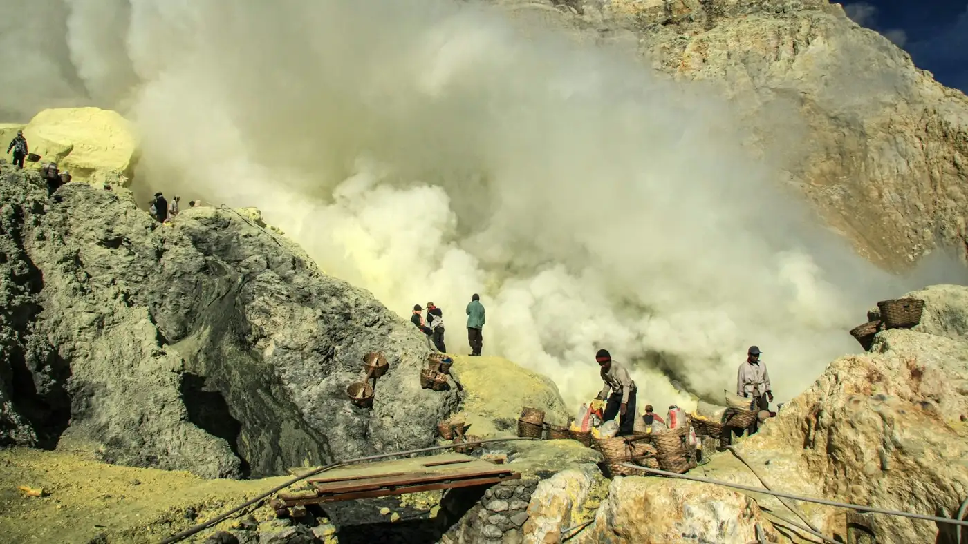 Private vs Group Ijen Tour — Which One Should You Choose?