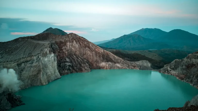 Kawah Ijen Acid Lake — The World’s Most Acidic Crater Lake Explained
