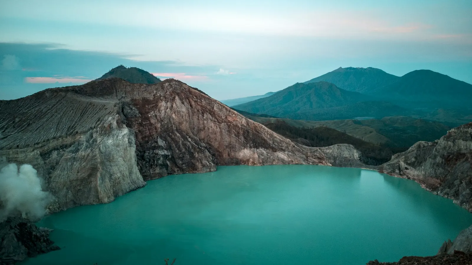 Kawah Ijen Acid Lake — The World’s Most Acidic Crater Lake Explained